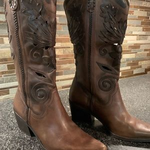 Carlos Santana Slinger Boots in Bronze, size 7.5